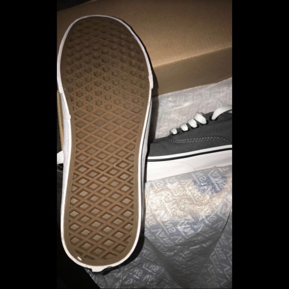 Laced vans - Picture 4 of 4